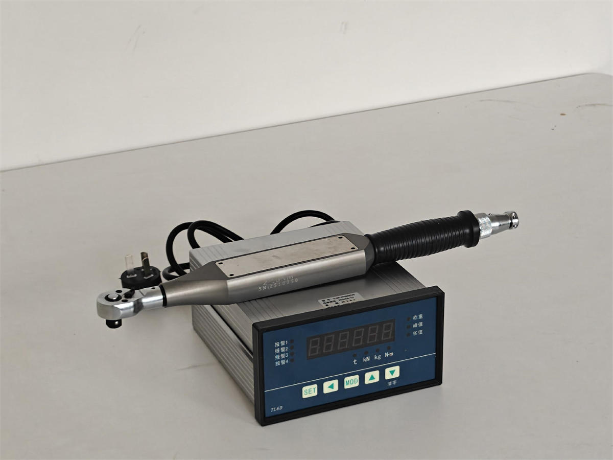 開關(guān)量數(shù)顯扭矩扳手 (9).jpg